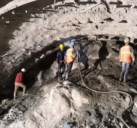 双桥拱顶带模注浆料的施工流程及注意事项